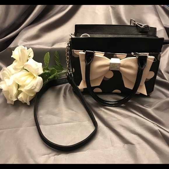 Betsey Johnson Handbags - NWOT Betsy Johnson crossbody bag